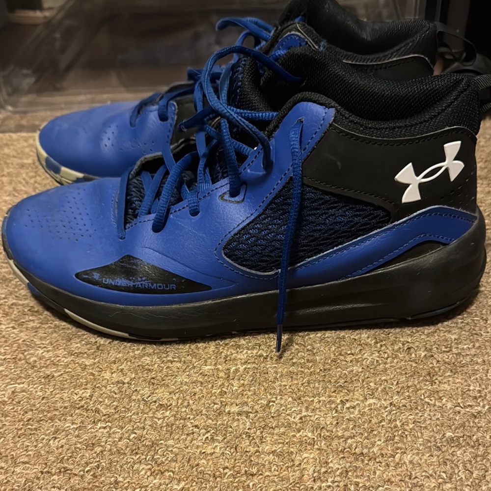 Under Armour Men Blue and Black Athletic Shoes